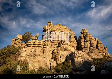Spektakuläre Karstlandschaft bei Sonnenaufgang in Torcal de Antequera, Malaga, Andalusien, Spanien Stockfoto