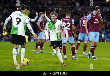 Harvey Elliott aus Liverpool feiert ein Tor, bevor sein Tor nach einer Prüfung des VAR während des Premier League-Spiels in Turf Moor, Burnley, ausgeschlossen wird. Bilddatum: Dienstag, 26. Dezember 2023. Stockfoto