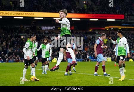 Harvey Elliott aus Liverpool feiert ein Tor, bevor sein Tor nach einer Prüfung des VAR während des Premier League-Spiels in Turf Moor, Burnley, ausgeschlossen wird. Bilddatum: Dienstag, 26. Dezember 2023. Stockfoto