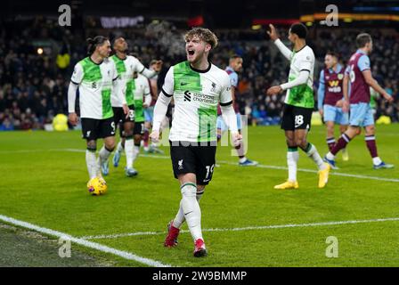 Harvey Elliott aus Liverpool feiert ein Tor, bevor sein Tor nach einer Prüfung des VAR während des Premier League-Spiels in Turf Moor, Burnley, ausgeschlossen wird. Bilddatum: Dienstag, 26. Dezember 2023. Stockfoto