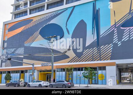 Graffiti oder Wandgemälde in Gebäudefassaden im Wynwood in Miami, FL am 21. Dezember 2023 Stockfoto