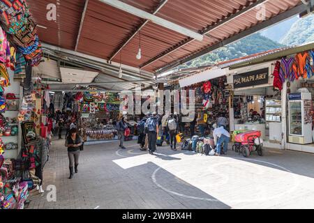 Mercado de Artesanias Markt in Aguas Calientes in der Nähe von Machu Picchu, Peru Stockfoto