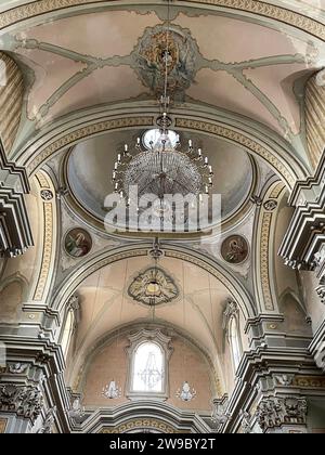 Martina Franca, Italien. Architektur in der Kirche Saint Dominic aus dem 18. Jahrhundert. Stockfoto