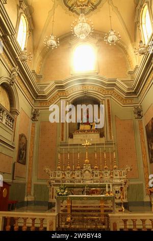 Martina Franca, Italien. Das Innere der Kirche Saint Dominic aus dem 18. Jahrhundert. Stockfoto