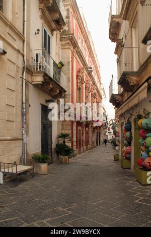 Gasse im historischen Zentrum von Martina Franca, Italien Stockfoto