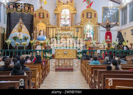 Eine Predigt in der Kirche Virgen del Carmen in Aguas Calientes bei Machu Picchu in Peru Stockfoto