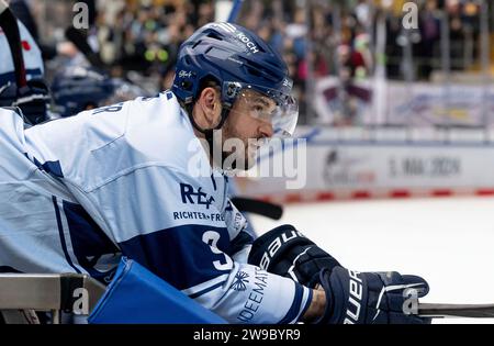 München, Deutschland. Dezember 2023. Stephan Daschner (Straubing Tigers, Nr. 9). EHC Red Bull Muenchen gegen Straubing Tigers, Eishockey, DEL, 31. Spieltag, Saison 2023/2024, 26.12.2023. Foto: Eibner-Pressefoto/Heike feiner Credit: dpa/Alamy Live News Stockfoto