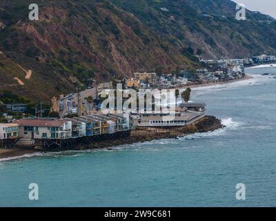 Malibu Beach aus der Vogelperspektive in Kalifornien in der Nähe von Los Angeles, USA. Stockfoto