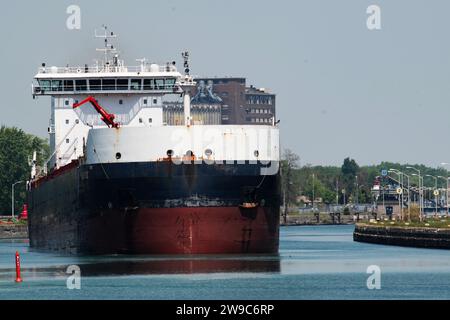 PORT COLBORNE, ONTARIO, KANADA - MAI 30/2023 - die Bulk transportiert Algom Equinox am 30. Mai 2023 im Welland Canal aufwärts. Es war nur untergegangen Stockfoto
