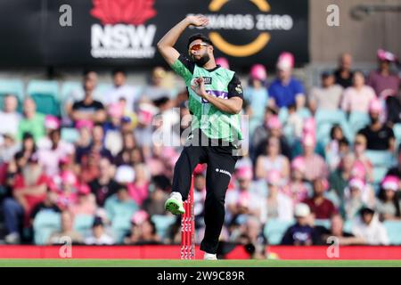 Sydney, Australien, 26. Dezember 2023. Der Melbourne Stars Spieler Imad Wasim spielt den Ball während des BBL-Spiels zwischen den Sydney Sixers und den Melbourne Stars am 26. Dezember 2023 auf dem Sydney Cricket Ground. Quelle: Pete Dovgan/Speed Media/Alamy Live News Stockfoto