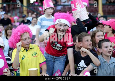 Sydney, Australien, 26. Dezember 2023. Die Fans der Sydney Sixers während des BBL-Spiels zwischen den Sydney Sixers und den Melbourne Stars am 26. Dezember 2023 auf dem Sydney Cricket Ground in Sydney, Australien. Quelle: Pete Dovgan/Speed Media/Alamy Live News Stockfoto