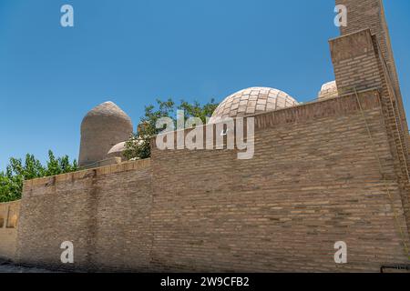 26. JUNI 2023, BUCHARA, USBEKISTAN: Fantastischer Morgenblick auf das historische Zentrum von Buchara, Usbekistan. Die antike Stadt wurde von der UNESCO als AA gelistet Stockfoto