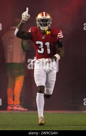 Dezember 2023; Santa Clara, CA, USA; San Francisco 49ers Safety Tashaun Gipson Sr. (31) verlässt den Tunnel vor Beginn des ersten Viertels gegen die Baltimore Ravens im Levi’s Stadium. (Stan Szeto/Image of Sport) Stockfoto