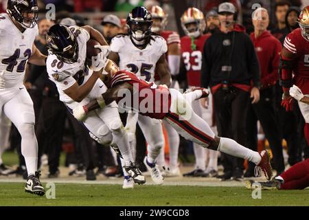 Dezember 2023; Santa Clara, CA, USA; San Francisco 49ers Safety Tashaun Gipson Sr. (31) kämpft im dritten Quartal im Levi’s Stadium gegen Baltimore Ravens Tight End Isaiah Attest (80). (Stan Szeto/Image of Sport) Stockfoto
