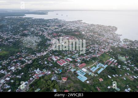 Stadt bluefields Landschaft aus der Luft Drohnenansicht in Nicaragua Stockfoto