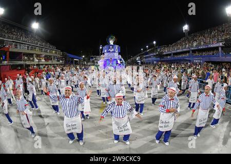 Rio de Janeiro, Brasilien, 19. Februar 2023. Parade der Samba-Schulen der Gold-Serie während des Karnevals in Rio de Janeiro. Stockfoto