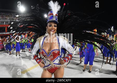 Rio de Janeiro, Brasilien, 19. Februar 2023. Parade der Samba-Schulen der Gold-Serie während des Karnevals in Rio de Janeiro. Stockfoto