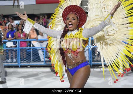Rio de Janeiro, Brasilien, 19. Februar 2023. Parade der Samba-Schulen der Gold-Serie während des Karnevals in Rio de Janeiro. Stockfoto