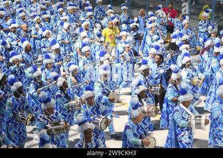 Rio de Janeiro, Brasilien, 19. Februar 2023. Parade der Samba-Schulen der Gold-Serie während des Karnevals in Rio de Janeiro. Stockfoto
