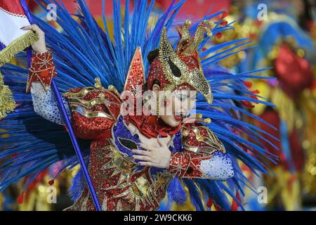 Rio de Janeiro, Brasilien, 19. Februar 2023. Parade der Samba-Schulen der Gold-Serie während des Karnevals in Rio de Janeiro. Stockfoto