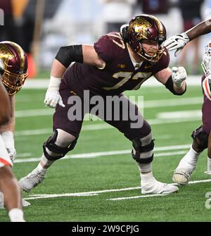 Detroit, Michigan, USA. Dezember 2023. Minnesota Defensive Lineman, QUINN CARROLL #77, während eines Spiels zwischen der Bowling Green State University und der University of Minnesota in Ford Field, Detroit, Michigan. Finale: Minnesota 30 V Bowling Green 24 (Foto: © Scott hasse/ZUMA Press Wire) NUR REDAKTIONELLE VERWENDUNG! Nicht für kommerzielle ZWECKE! Stockfoto