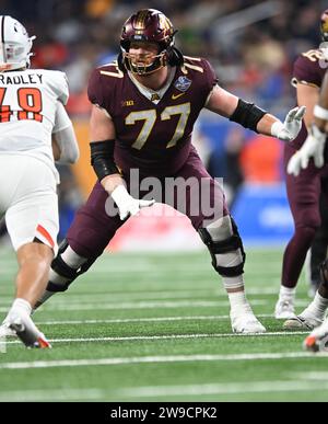 Detroit, Michigan, USA. Dezember 2023. Minnesota Defensive Lineman, QUINN CARROLL #77, während eines Spiels zwischen der Bowling Green State University und der University of Minnesota in Ford Field, Detroit, Michigan. Finale: Minnesota 30 V Bowling Green 24 (Foto: © Scott hasse/ZUMA Press Wire) NUR REDAKTIONELLE VERWENDUNG! Nicht für kommerzielle ZWECKE! Stockfoto