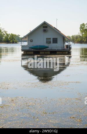 Die Hausboote am Horseshoe Pond im Presque Isle State Park, Erie, PA Stockfoto