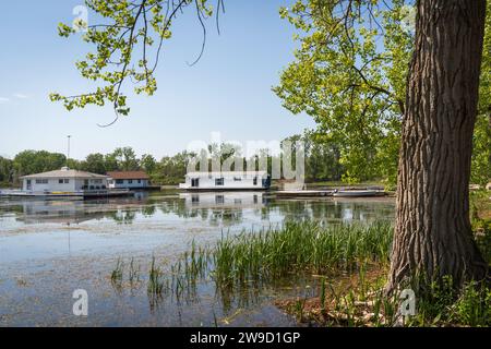 Die Hausboote am Horseshoe Pond im Presque Isle State Park, Erie, PA Stockfoto