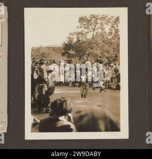 Tanz, gespielt von Original Population of North America, Anonym, 1928 Foto Vereinigte Staaten von Amerika fotografische Unterstützung indigene Völker von Nordamerika. Gruppentanz. Ritualpraktiken  amerikanische indische Religionen Vereinigte Staaten von Amerika Stockfoto