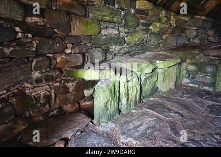 Innenansicht des Shawbost Getreideofens auf Lewis Island, Schottland. Ein Feuer unter dem Boden trocknete Mais und anderes Getreide, damit es zu Mehl gemahlen werden konnte Stockfoto