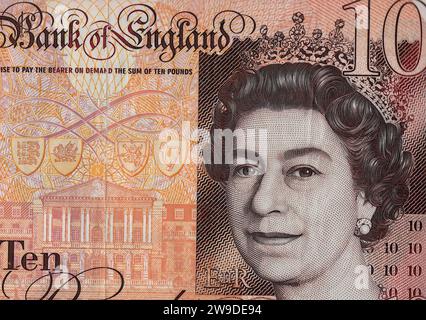 Nahaufnahme einer 10-Pfund-Note mit einem Porträt von Königin Elisabeth II. Aus Großbritannien/Großbritannien auf weißem Hintergrund. Stockfoto