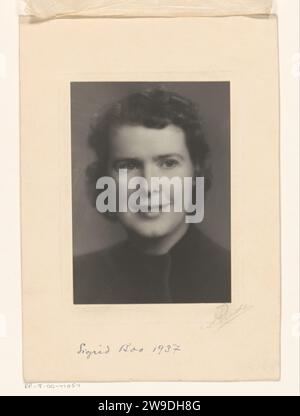 Portret van Sigrid Boo, unbekannt, 1937 Fotokarton. Fotografisches Trägerporträt eines Schriftstellers mit Gelatine-Silberdruck Stockfoto