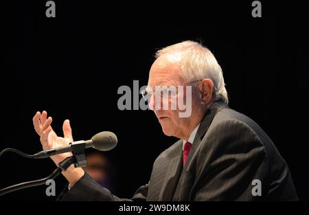 Wolfgang Schaeuble, politisches Urgestein der Bundesrepublik, bei einem Empfang der Stadt Offenburg und der CDU Baden-Württemberg anlaesslich seines 70. Geburtstags am Samstag 22.09.12. Nun ist er im Alter von 81 Jahren verstorben.Archivbild: Winfried Rothermel *** Wolfgang Schaeuble, politischer Veteran der Bundesrepublik Deutschland, bei einem Empfang der Stadt Offenburg und der CDU Baden Württemberg anlässlich seines 70. Geburtstags am Samstag, den 22. 09 12, ist er nun im Alter von 81 Jahren verstorben Archivfoto Winfried Rothermel Stockfoto