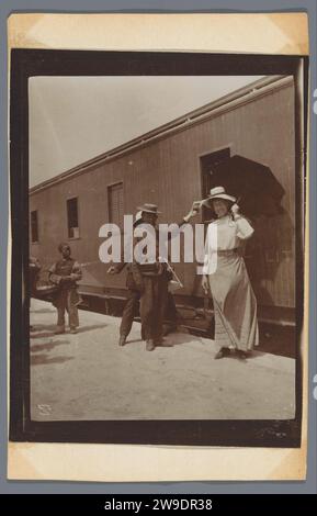 Eine Frau (Miss Ronse) im Zug von Hankow nach Peking, China, 1907 fotografiert China fotografiert fotografische Unterstützung. Papierzugwagen Stockfoto