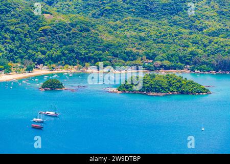 Die Große Tropische Insel Ilha Grande Abraao Beach Panorama Drone Von Oben Angra Dos Reis Rio De Janeiro Brasilien. Stockfoto