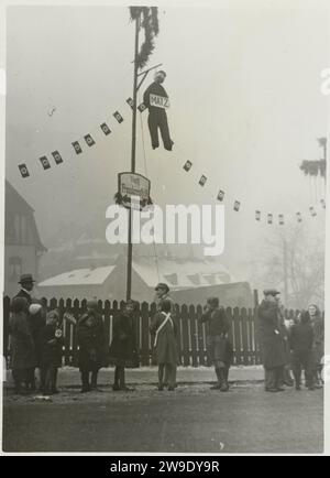 Pop, der den Chef der Polizei in der Saar (M. Matz) vorschlägt, von Nazis gehängt, 16. Januar 1935, 1935 Fotografie Berlin fotografische Unterstützung Gelatine Silberdruck Ausführung im Bildnis Berlin. Saarland Stockfoto