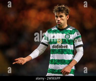 Dens Park, Dundee, Großbritannien. Dezember 2023. Scottish Premiership Football, Dundee gegen Celtic; Matt ORiley von Celtic Credit: Action Plus Sports/Alamy Live News Stockfoto