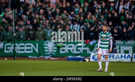 Dens Park, Dundee, Großbritannien. Dezember 2023. Scottish Premiership Football, Dundee gegen Celtic; Greg Taylor von Celtic Credit: Action Plus Sports/Alamy Live News Stockfoto