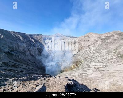 Mount Bromo Crater, Bromo Tengger Semeru Nationalpark, Ost-Java, Indonesien Stockfoto