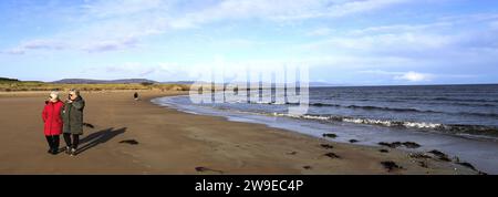 Der große Sandstrand im Dorf Dornoch, Ostküste von Sutherland, Schottland, Großbritannien Stockfoto