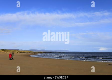 Der große Sandstrand im Dorf Dornoch, Ostküste von Sutherland, Schottland, Großbritannien Stockfoto