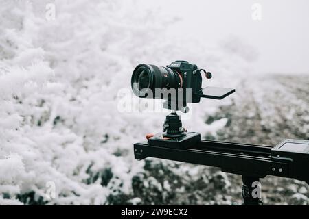 Kiew, Ukraine – Dezember 2023.Filmen von Videos mit der professionellen Sony A7 S3 Digitalkamera Stockfoto