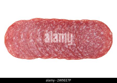 Stücke geschnittener Salami-Wurst, die für ein Layout ausgelegt sind, Salami-Wurstscheiben isoliert auf weißem Hintergrund Stockfoto