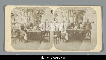 Canton, zwei Mandarinen der First Class, oder Blue Button, nach 1859–1861 Stereograph Canton Publisher: London Paper. Unterstützung für Fotos. Karton Albumendruck Kanton Stockfoto