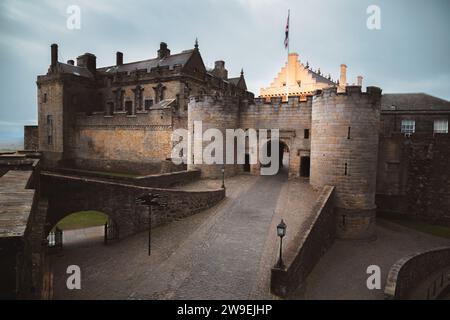 Stirling, Großbritannien - März 6 2019: Eingangstor zur historischen, mittelalterlichen Festung Stirling Castle in Schottland, Großbritannien. Stockfoto