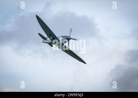 Supermarine Spitfire PRXI PL983 (G-PRXI) wurde am 1. Oktober 2023 auf der Shuttleworth Race Day Airshow durchgeführt. Stockfoto