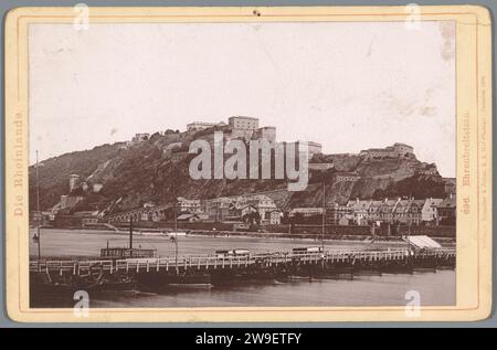 Face Lock Ehrenbreitstein, bei Koblenz, Anonym, 1888 fotomechanischer Druck. Kabinettfoto Koblenz Verlag: Dresdner Papier. Pappkollotypenschloss. Landschaft mit Turm oder Schloss. fluss Ehrenbreitstein. Rhein Stockfoto