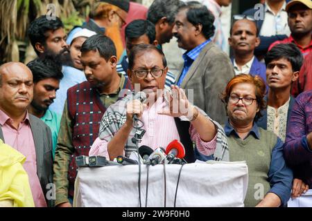 Dhaka, Bangladesch. Dezember 2023. 27. Dezember 2023, Dhaka, Bangladesch: Ganatantra Mancha, eine Oppositionsplattform für Parteien, die unter der amtierenden Regierung gegen Wahlen waren, hielt ein Programm ab, in dem die Bevölkerung des Landes aufgefordert wurde, auf die Straße zu gehen und die „einseitigen“ Wahlen zu boykottieren, die am 7. Januar nächsten Jahres stattfinden sollen. (Kreditbild: © Suvra Kanti das/ZUMA Press Wire) NUR REDAKTIONELLE VERWENDUNG! Nicht für kommerzielle ZWECKE! Stockfoto