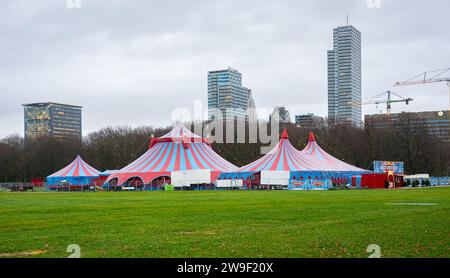 Zirkuszelt auf dem Malieveld im Zentrum der Stadt Haag, Niederlande Stockfoto