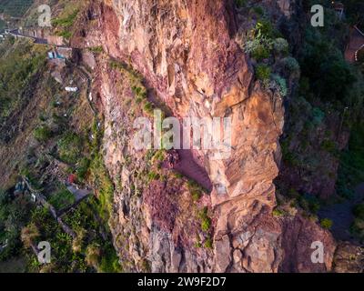 Pico do Arieiro, Madeira, Portugal. Sonnenuntergang über den Wolken, hohe Berge, über die Wolken gehen Stockfoto